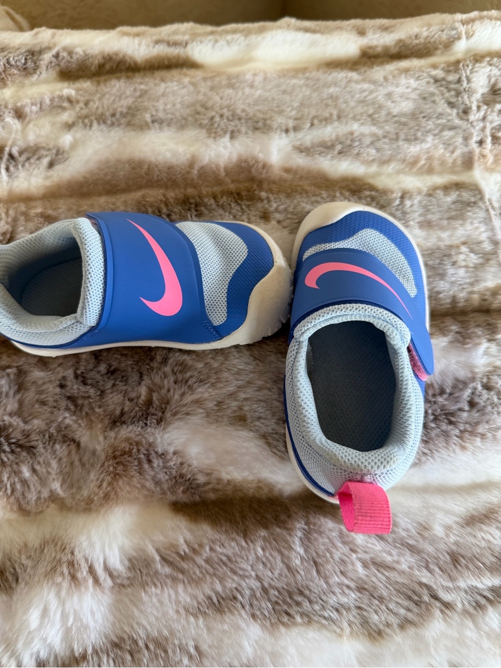 Nike Kids Blue and Pink Hook-and-Loop Sneakers